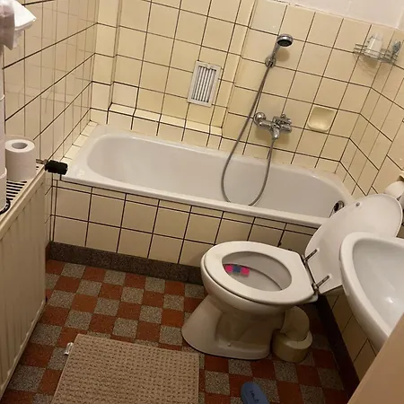 Apartment Mad *